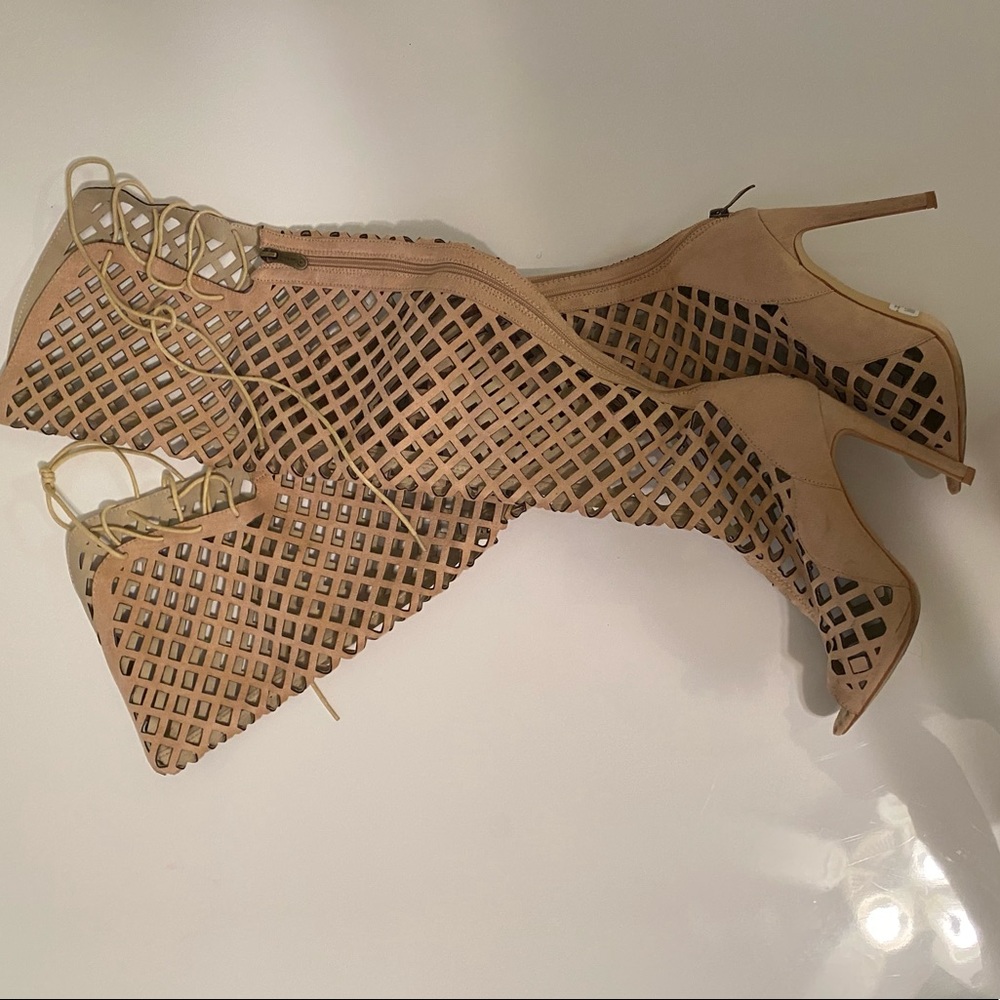#CapeRobbin heels